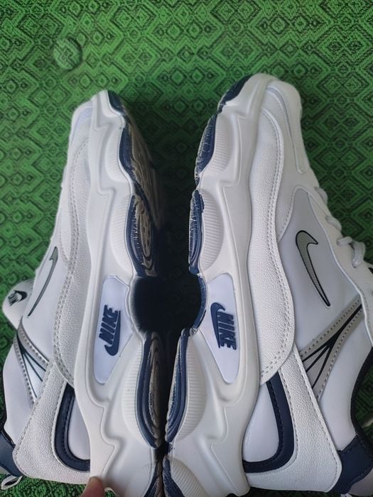 Продам кросівки Nike 43 розмір