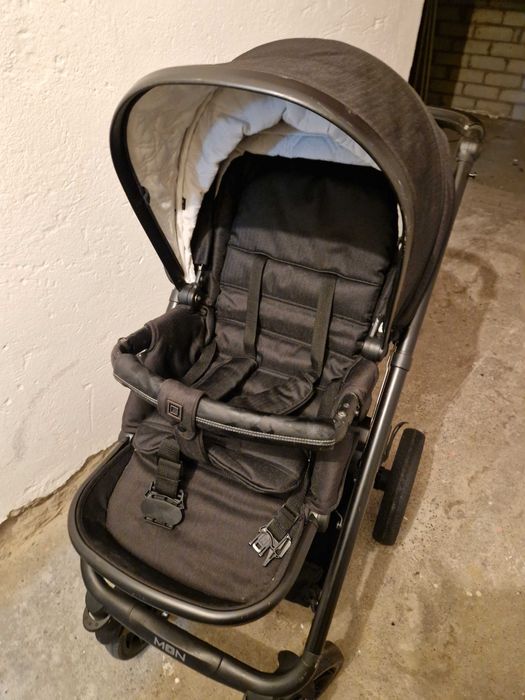 Carrinho bebé com ovo maxi-cosi.