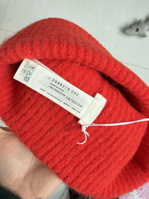 Шапка червона arket