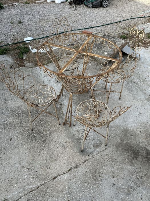 Mesa e cadeiras jardim