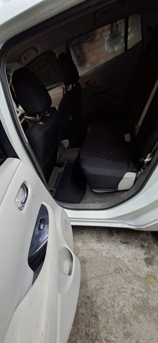 Nissan leaf 2011р