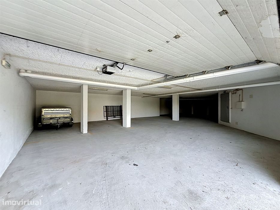 Garage for Sale in Caldas da Rainha - Nossa Senhora do Pópulo, Coto e S