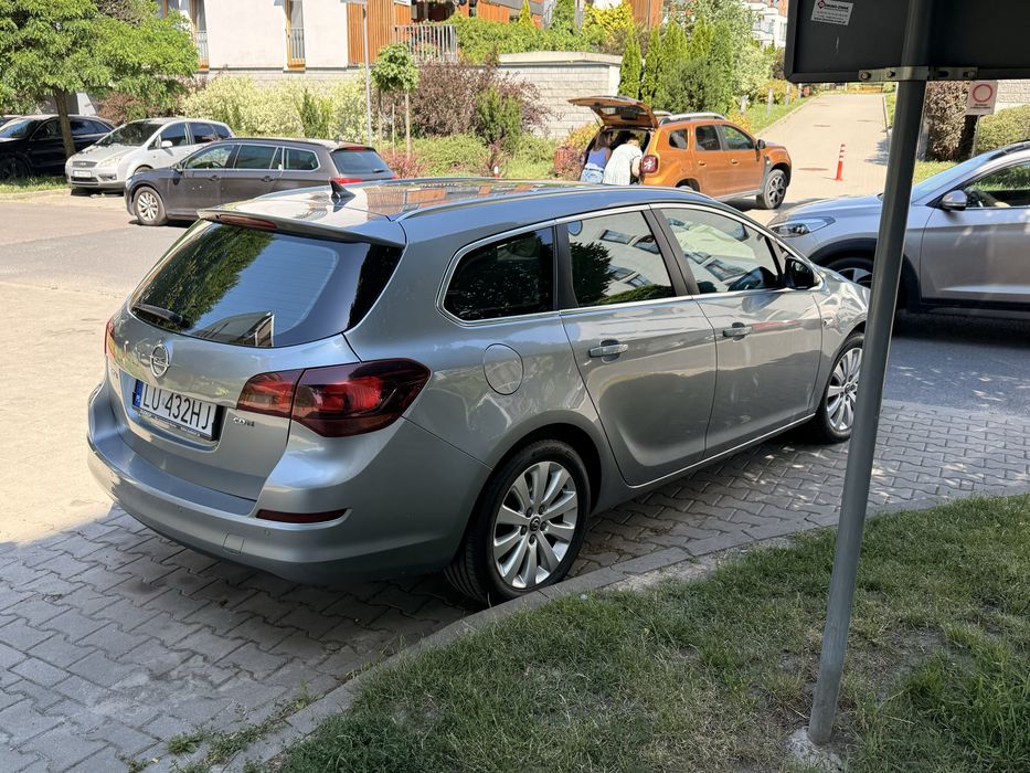 Astra J kombi, 2011r