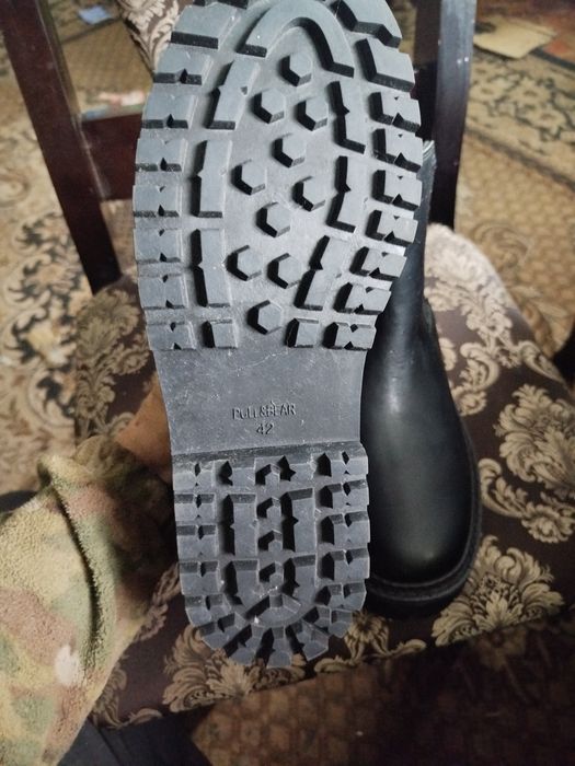 Взуття нове шкіряне варте уваги