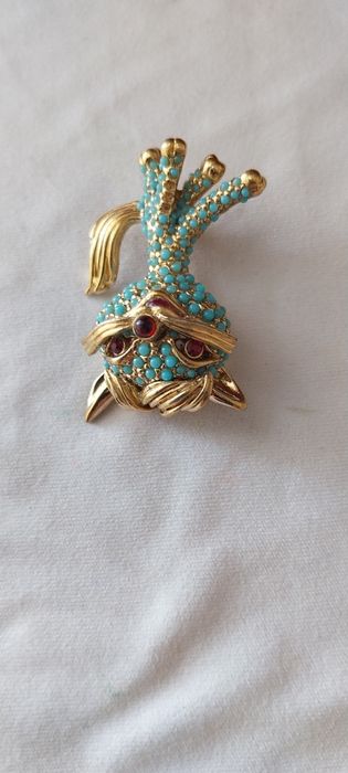 Alfinete/pregadeira muito antiga