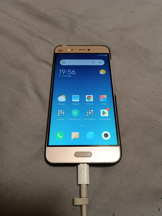 Телефон Xiaomi Mi 5.