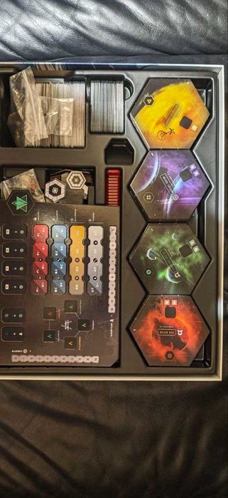 Gra Planszowa Fractal Edycja Gamefound Core (EN)  Używana