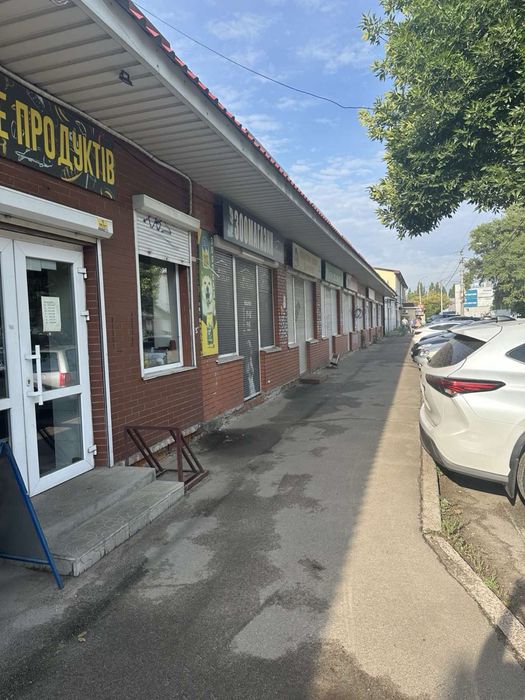 Продам комерційне приміщення площею 38,3 м' на вул. Ріпкинській у м. Чернігові.