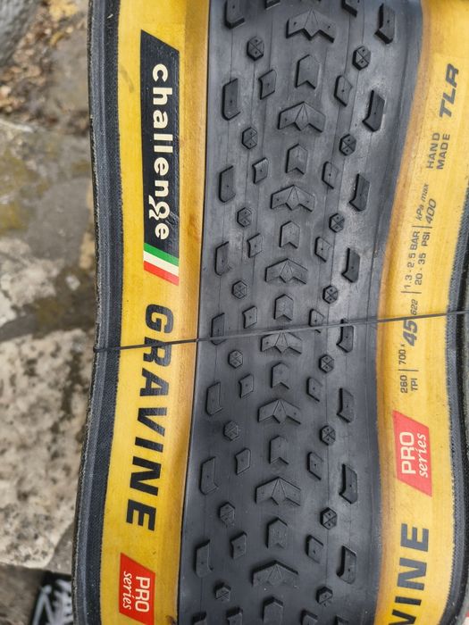Gravel Opony Challenge Gravine Pro TLR 2szt 45c dodatkowo wentyle tubeless 2szt