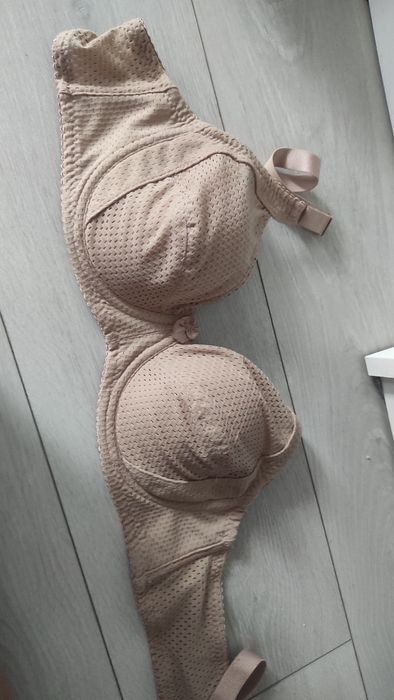 Biustonosz      nowy