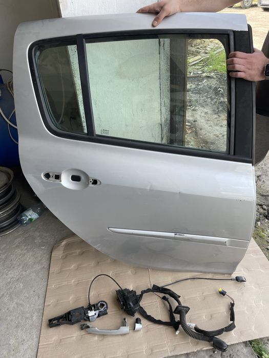 Задня права дверка Renault Clio 3 двері Рено Кліо хетчбек 2005-2012