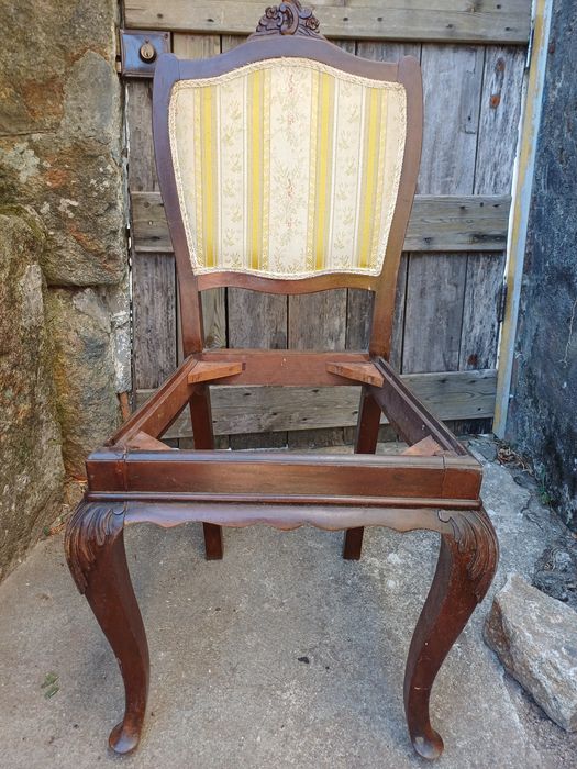 Cadeira para ser vendida no estado em que está