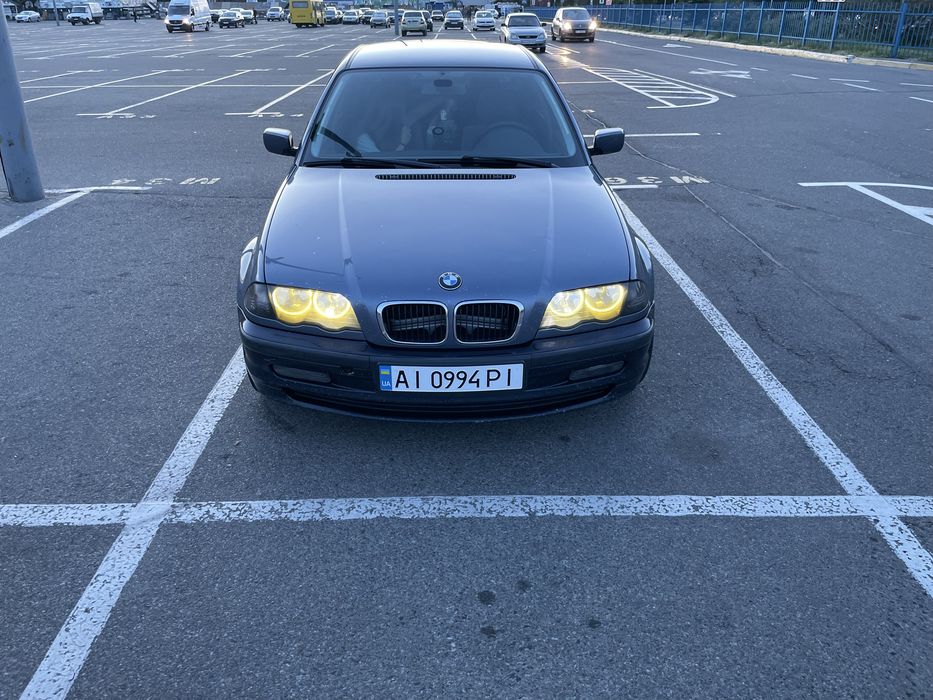 Продам свій BMW E46 — машина, яка виглядає й їде реально круто.
Стан живий, доглянутий, без колхозу. Сів і поїхав.
⸻ 
    Головне:
	•	1.8 бензин — економний і надійний мотор
	•	Механіка — чітко, без люфтів
	•	Ходова зібрана, нічого не гупає
	•	Кузов рівний, 
	•	Свіжі гальма, нові диски/колодки
	•	Електрика вся працює
⸻
    Вигляд та стиль:
	•	Красивий колір, рівний кузов
	•	Стильні диски BMW + гума
	•	Жовте світло фар — класичний стиль E46
	•	Тонування, акуратне, без плівкової дичі
	•	Салон чистий, доглянутий
⸻
    По техніці:
Мотор працює рівно, коробка перемикає чітко.
Авто обслуговувалось, машина не без нюансів 1998 р. 
⸻
   Для тих, хто шукає E46:
⸻
Ціна: (4200)
Торг мінімальний і тільки біля капота.
Хто перший приїде — забере.