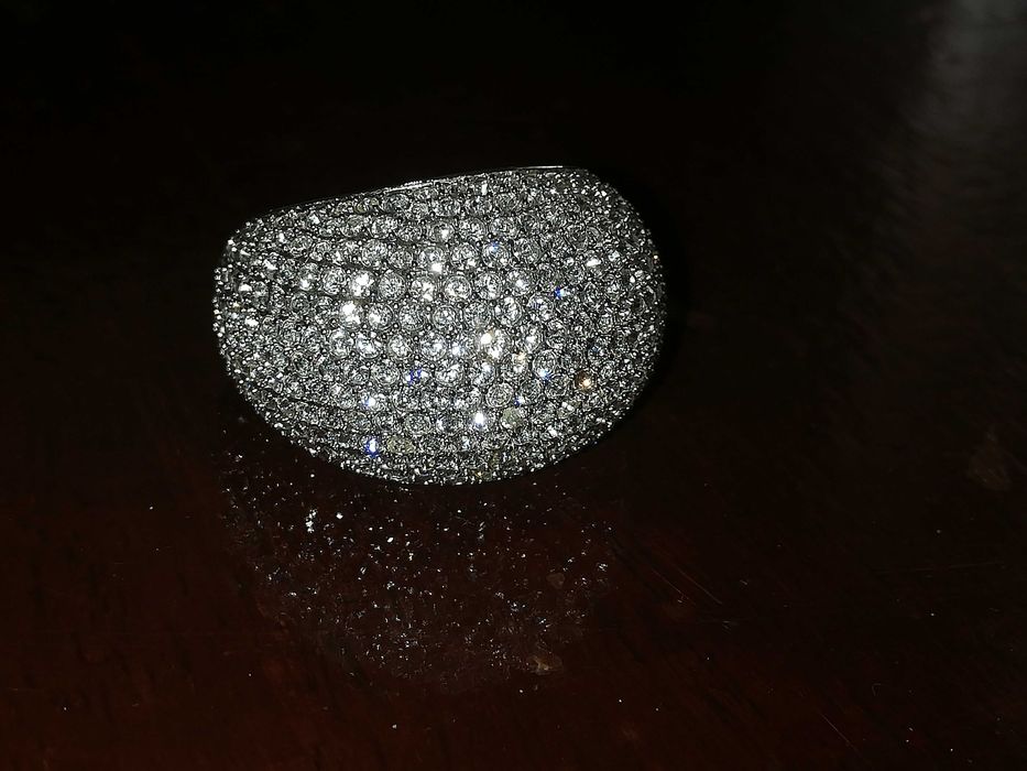 AGORA A METADE DO PREÇO - Anel muito elegante para presente