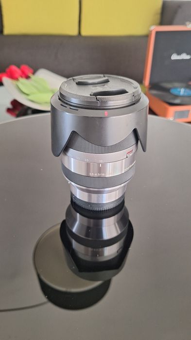 Sony E 18-200mm f/3.5-6.3 OSS