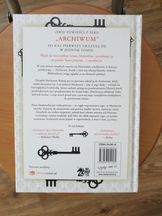 V.E.Schwab Mroczna Krypta