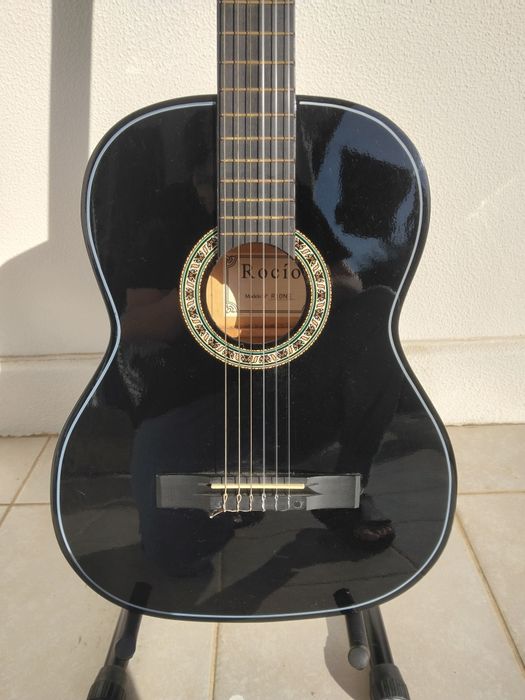 Guitarra clássica + suporte + mala – pack completo