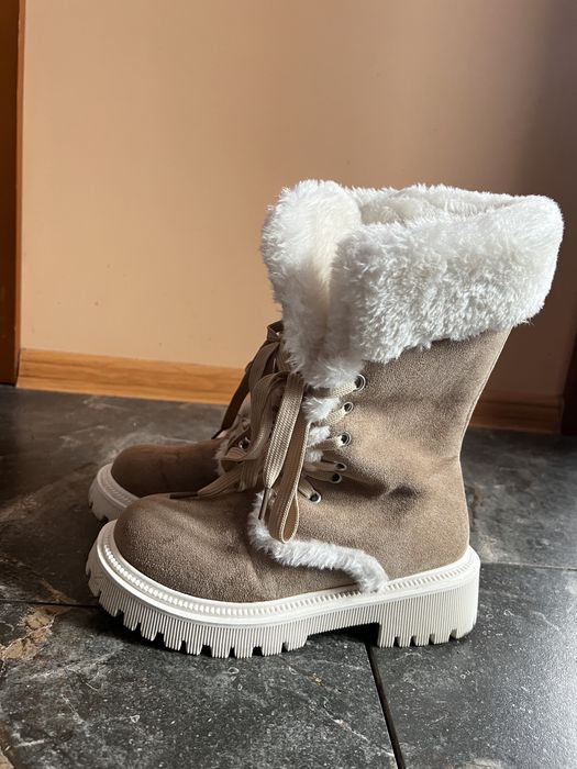 Ботинки 35-35.5 бежеві