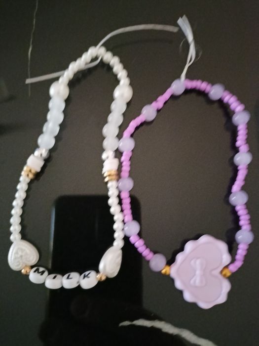 Bransoletki i bryloki do telefonu
