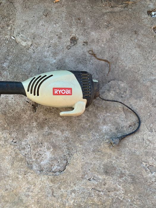 Máquina de corta relva elétrica
