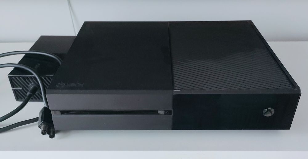 XBOX one 1TB z zasilaczem