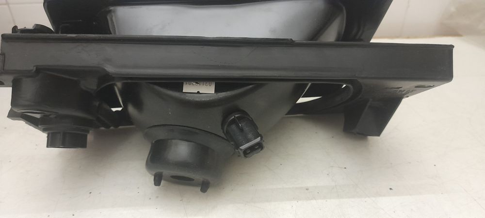 Farol lado direito polo g40