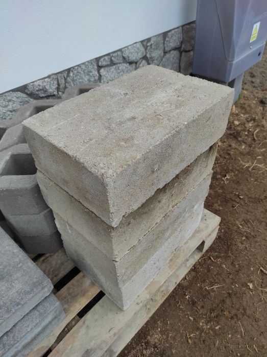 Bloczki fundamentowe 38x24x12