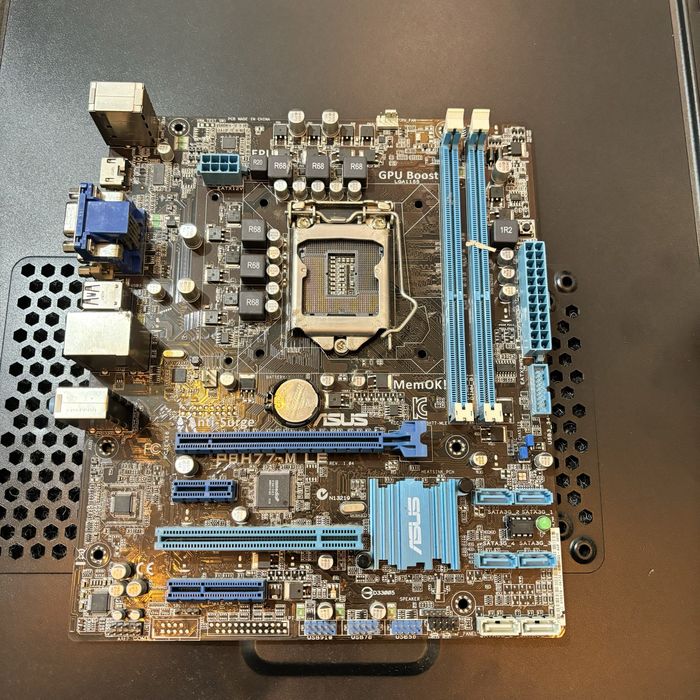 Материнська плата