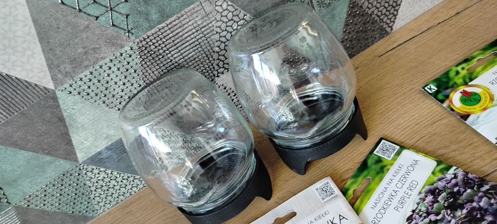 Kiełkownica x2szt + kiełki x23 szt