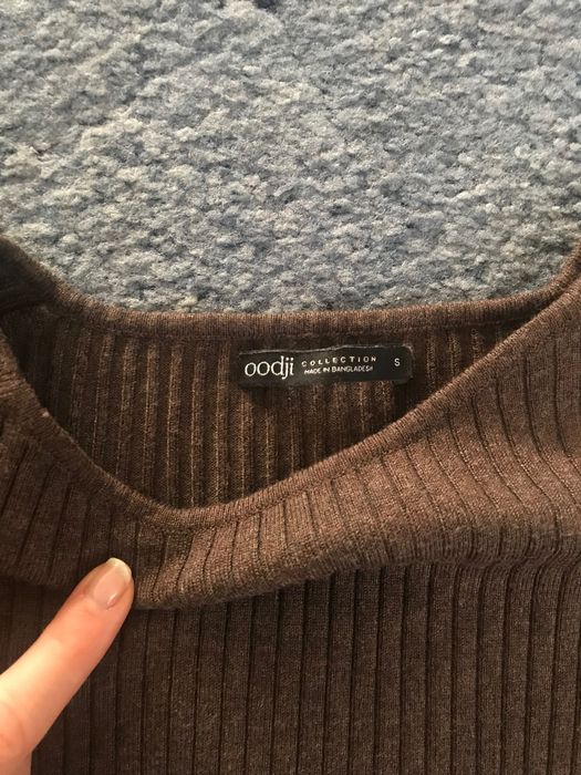 Платье тёплое фирменное Oogji