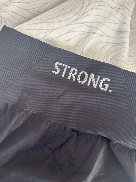 Spodenki strong