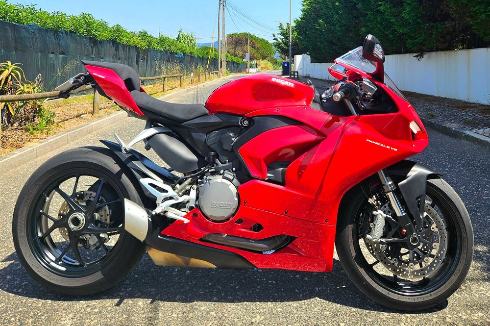 Ducati Panigale V2 2024