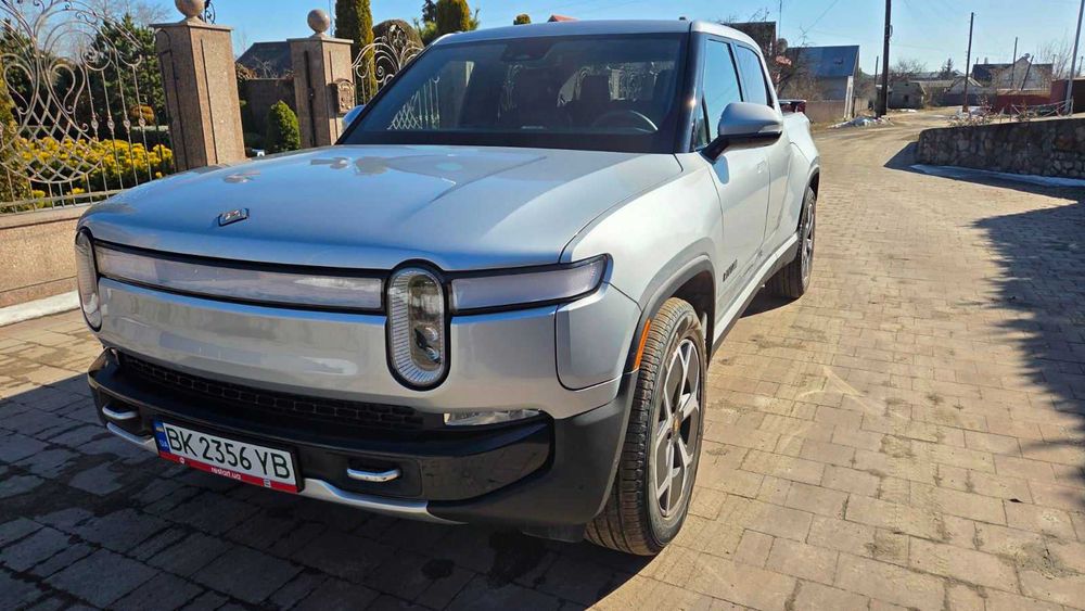 2024 Rivian R1T Dual Large