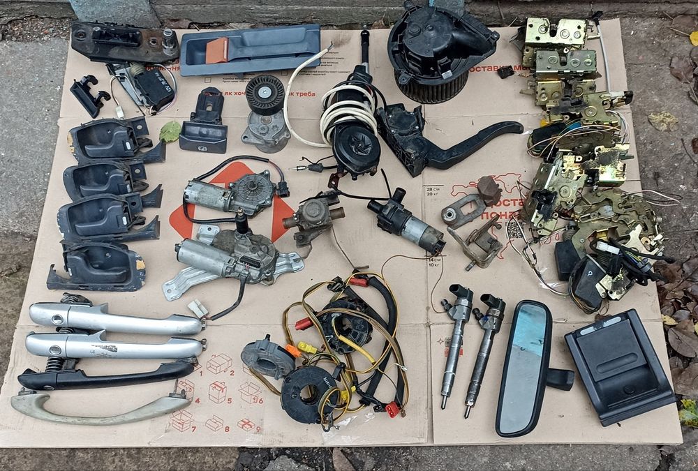 Ручка замок актуатор консоль моторчик форсунка тумба Vito 638 2,2cdi 2