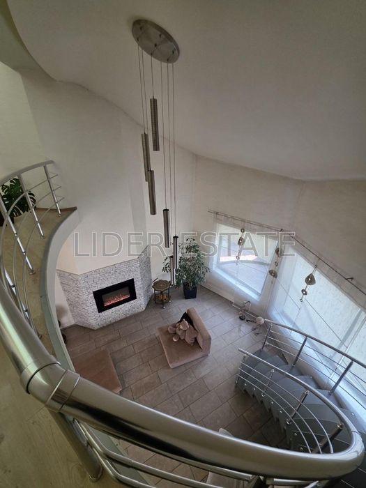 Продаж будинку 5 кімн в Ужгороді, 390 м², 8.5 сот.