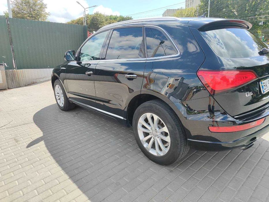 Продам Audi Q5 2014 року.