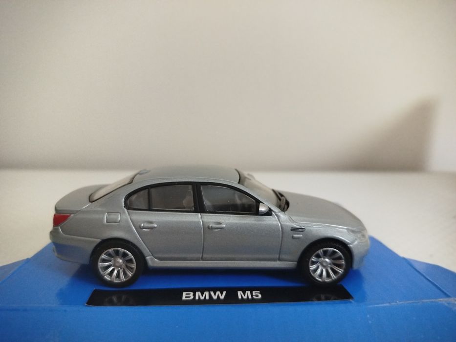 Miniatura BMW M5 E60 Nova 1/43