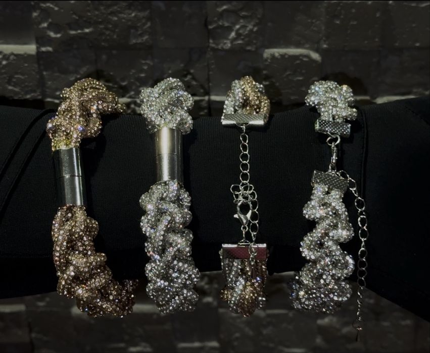 Браслети зі стразового шнура