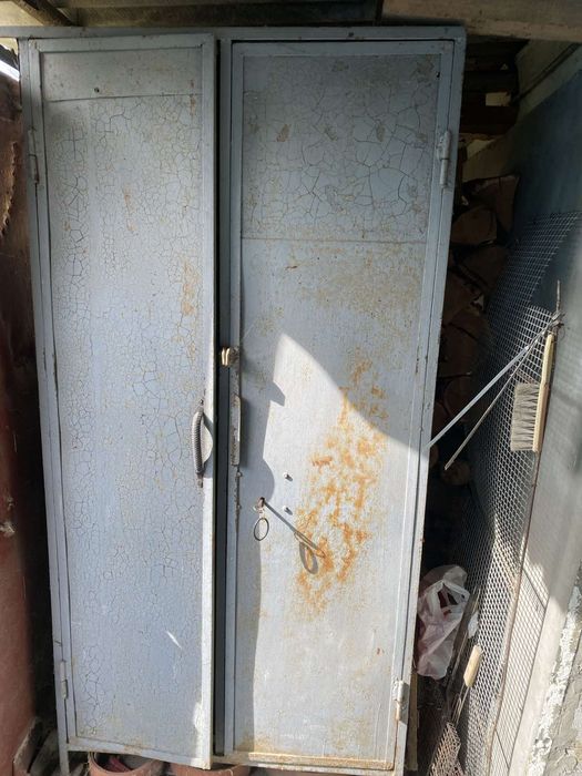 шкаф металевий хозяйствений