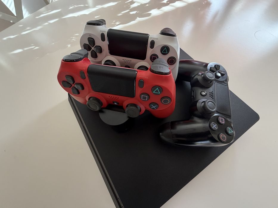 Sony PlayStation 4 Slim 1TB – 3 oryginalne pady, 8 gier, kamera, ładowarka