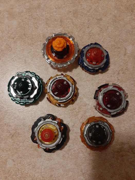 Бейблейды набор и запускатели к ним 3шт. Цена за единицу.