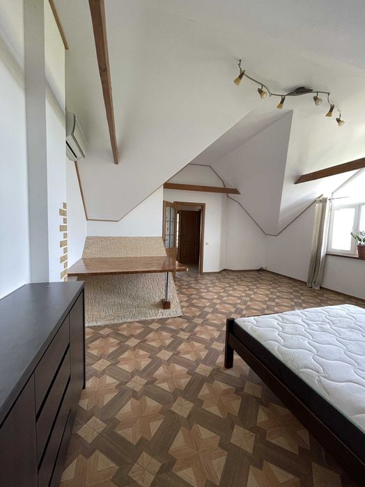 Будинок 450м2 біля печерської школи