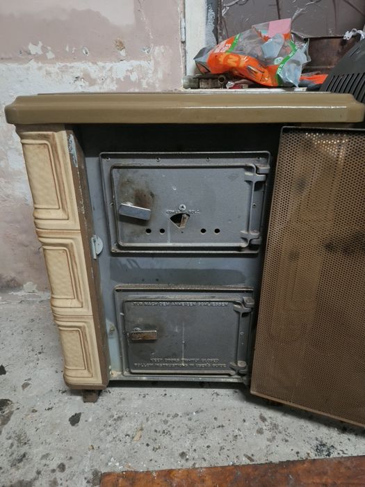 Piec na węgiel I drzewo