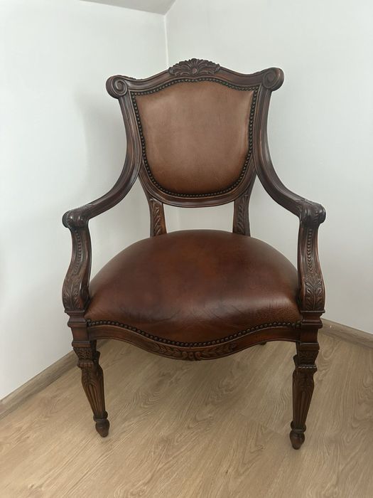 Кресло Theodore Alexander