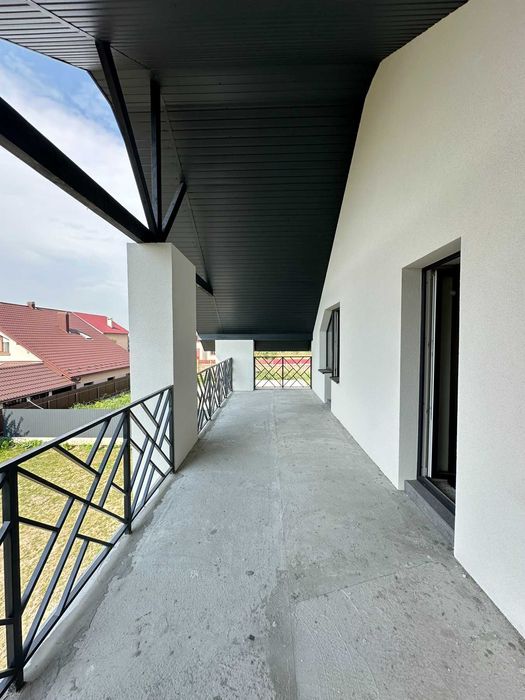 Великий будинок у Крихівцях з ділянкою 6 сот.!