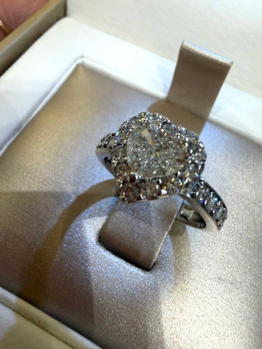 Pierścionek z diamentami naturalnymi Serce 2.30 CT
