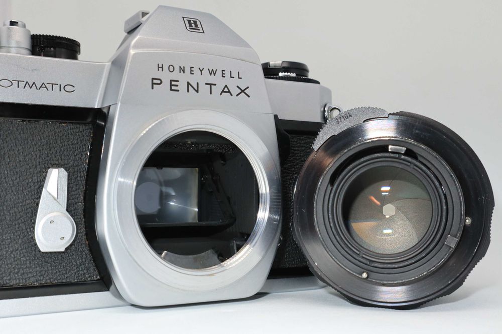 SLR Pentax Spotmatic SPII + Super-Multi-Coated Takumar 55mm 1.8