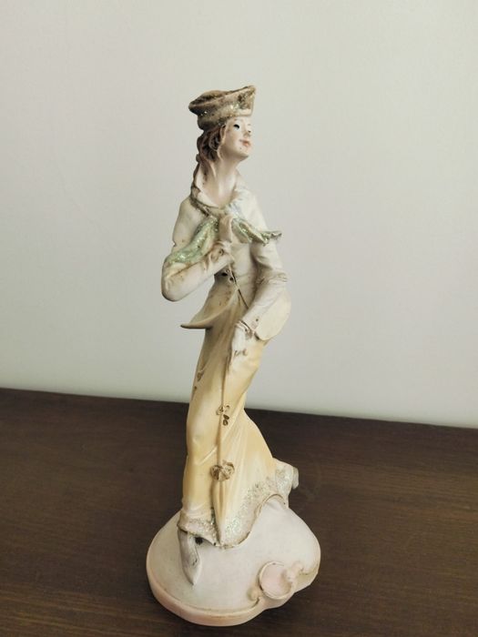 Estatueta/ Figura decorativa Dama Vitoriana