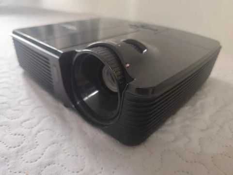 Excelente projector OPTOMA DS550 — 2.600 ANSI LÚMENS • DLP • 3D READY