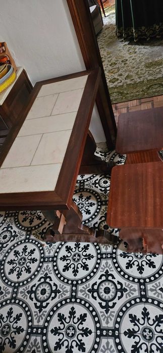Mesa de Jantar com 2 Bancos